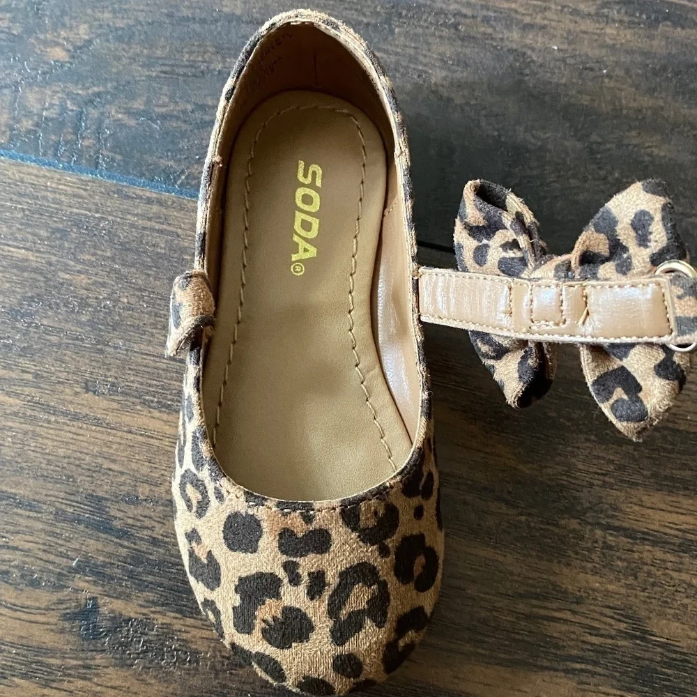 Girls Leopard Shoes Size 7M